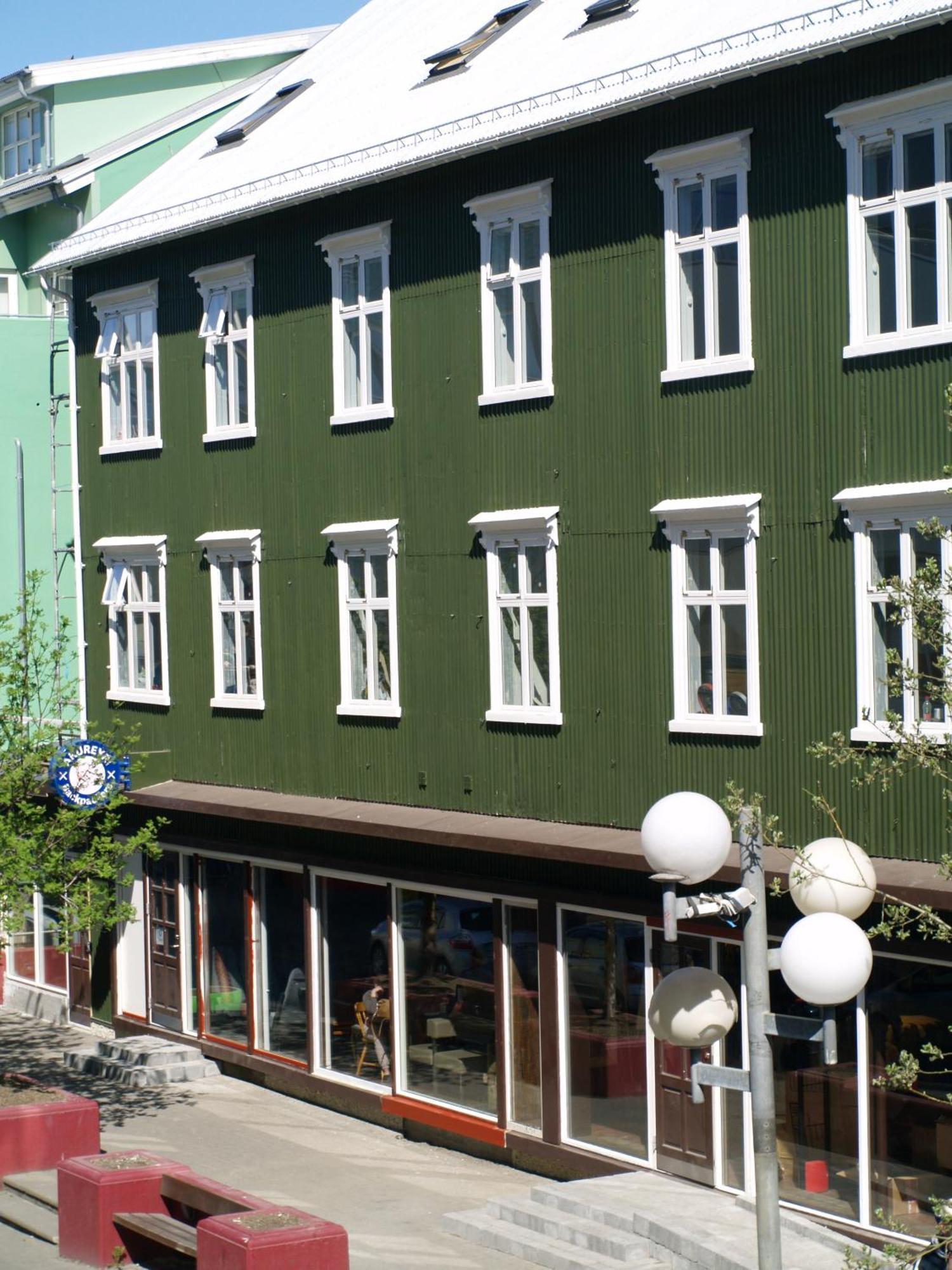 Хостел Akureyri Backpackers Екстер'єр фото